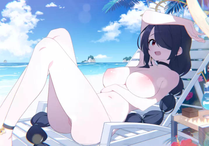 She took off her swimsuit on purpose 