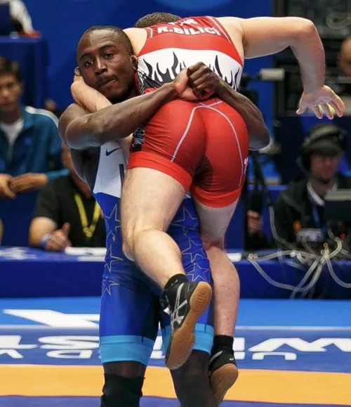 Taking his prize home🎖️