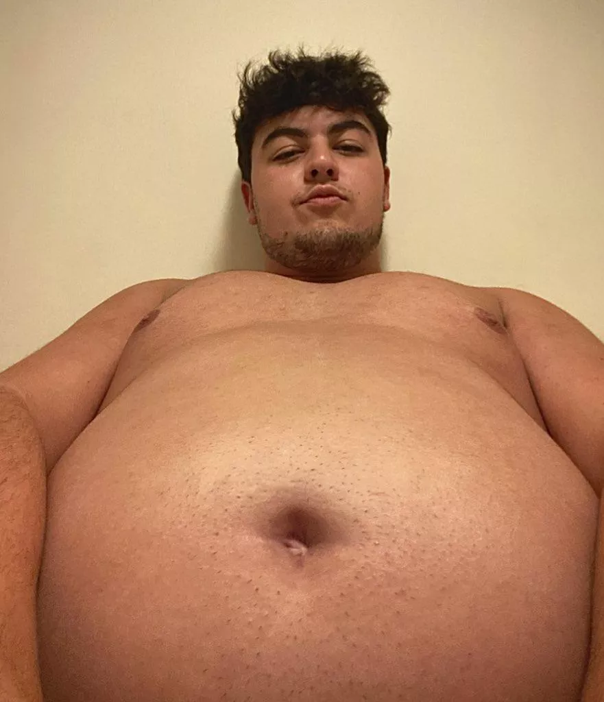 The life has been drained from my face after smoking 3 joints and eating like 3,000 calories of junk in the past 3 hours 😵‍💫🐷