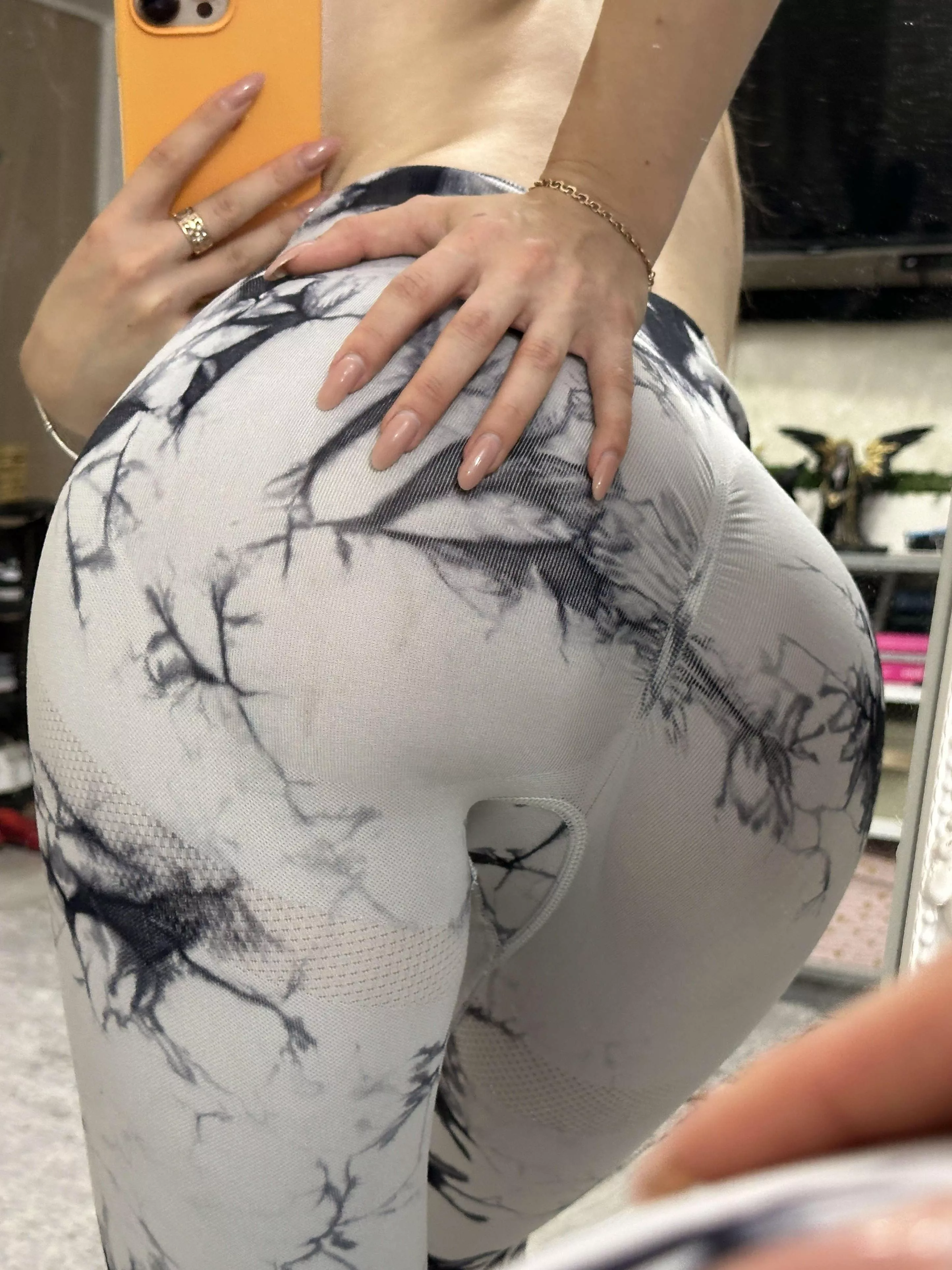 These new leggings fit my ass so tight