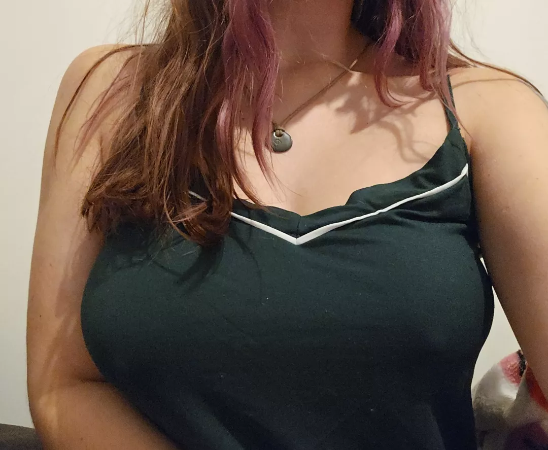 This top is kinda giving christmas vibes 