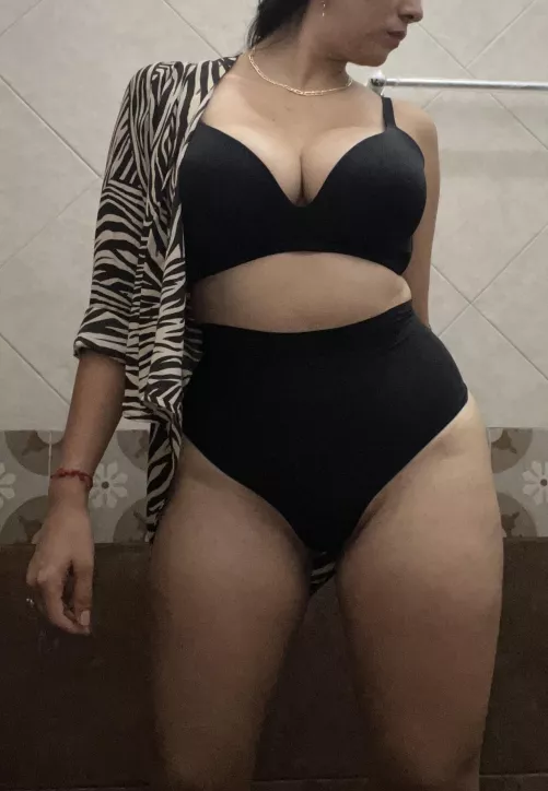 Today you will be drained by a Latina goddess ✨