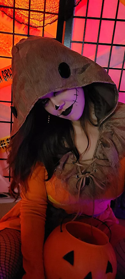 Trick or Treat Girl (lady_albedo_96)