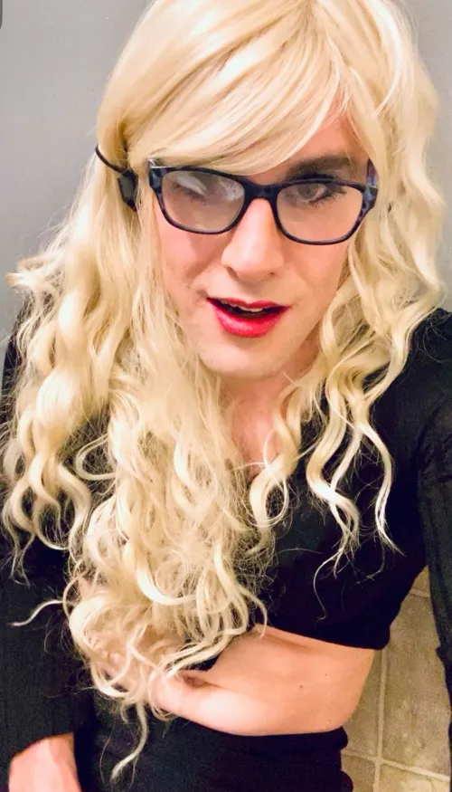 [USA] # CT.  Seeking daddy for fun and erotic moments 