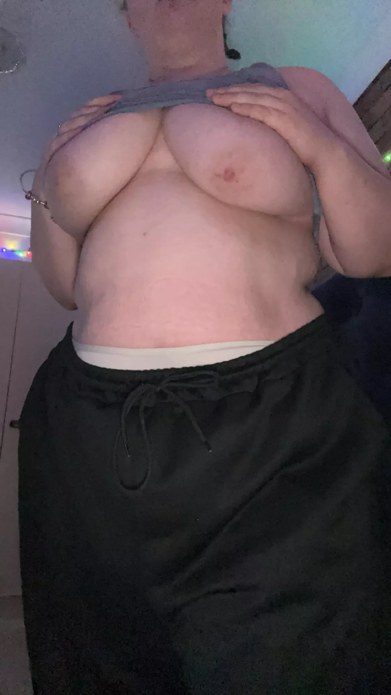 Wanna see me take my pants off? Add my snap 👻 princessgremmy2 and ask for my menu to find out 😈💦