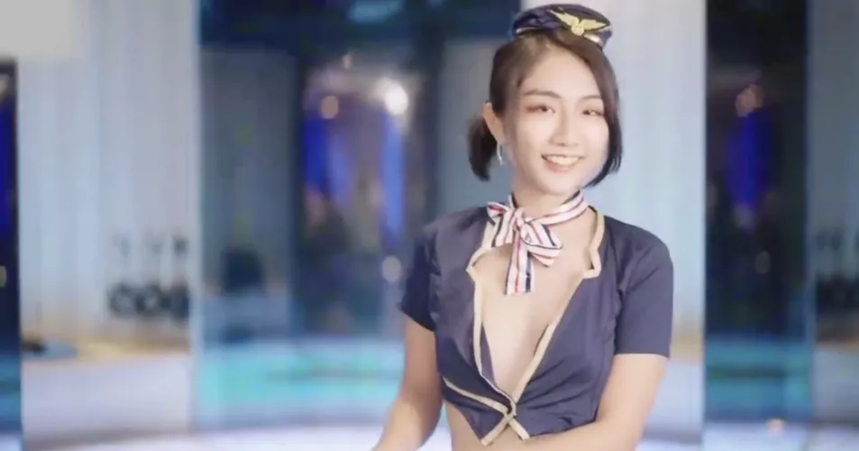 Who is this actress? I saw her in a Xin Yuri video about seven air hostesses joining hands