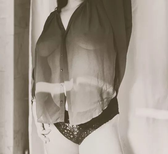 Why women with boobs have trouble finding tops