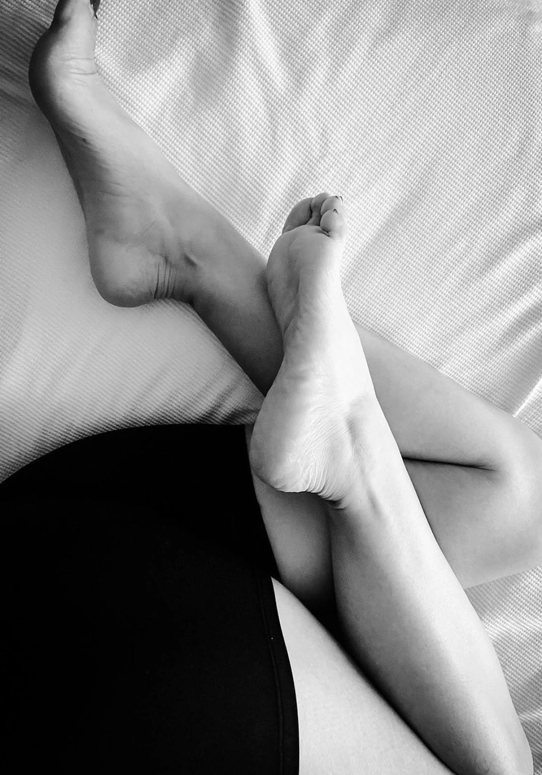 Would like to feel female lips on my soles...