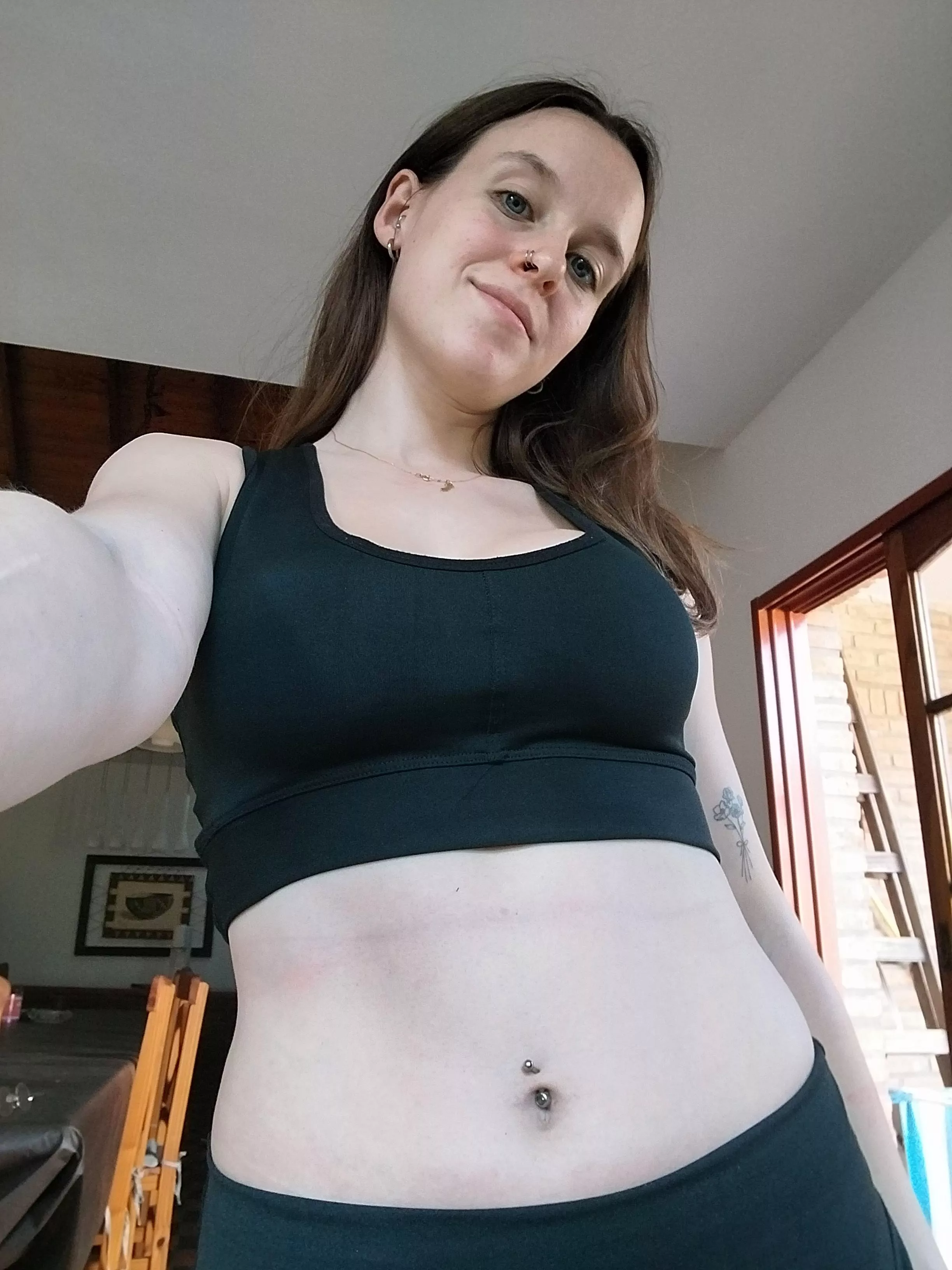 Would you clean with your tongue my belly button after gym?