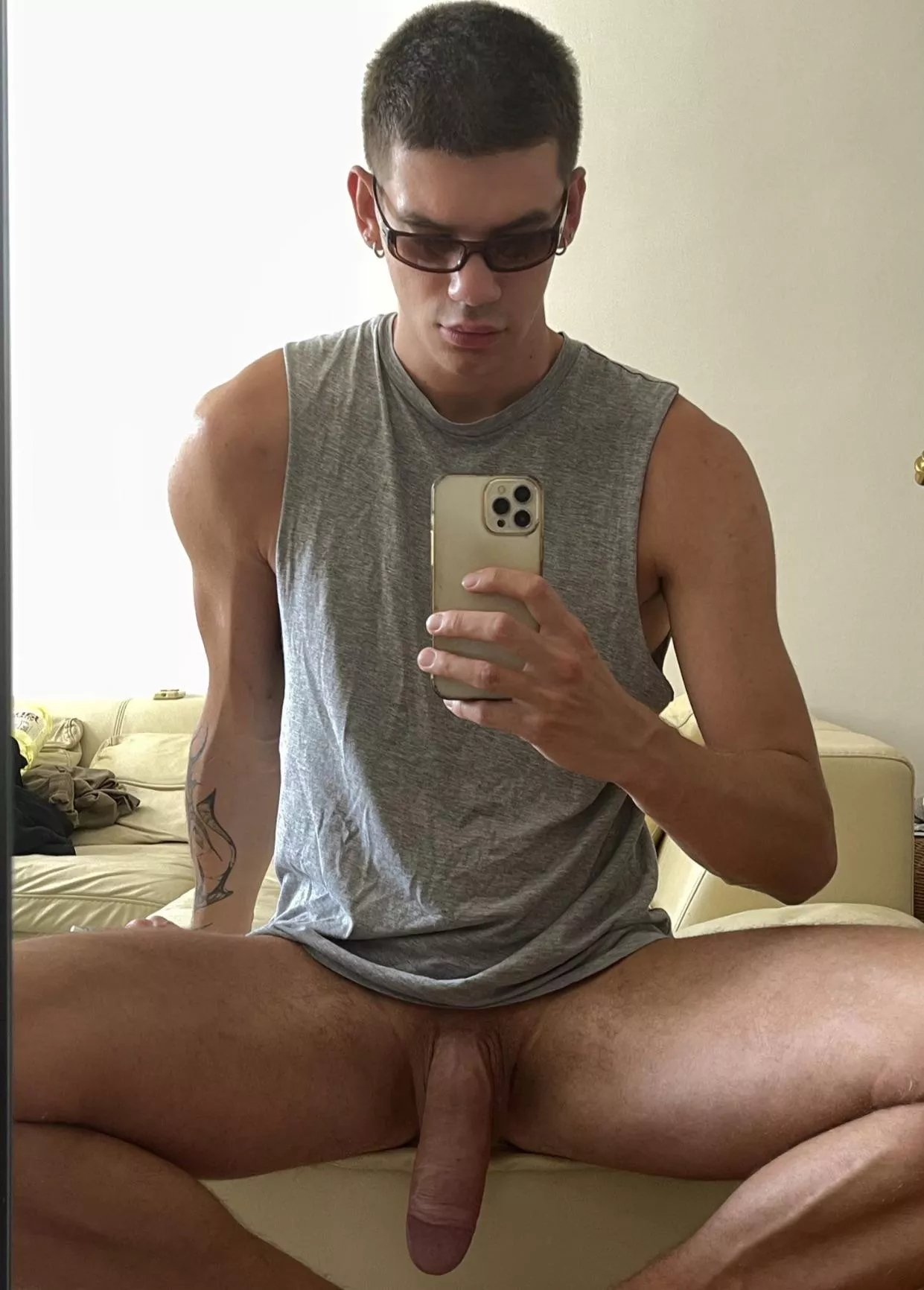 Would you let me pound you?😉 21 hung male msg for a chat 