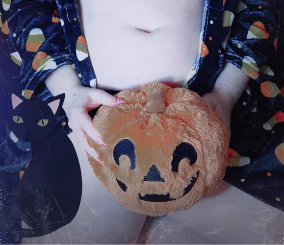 You think you deserve to walk in my midnight? You’re barely fit to crawl in the dirt beneath my grave.🖤🦇