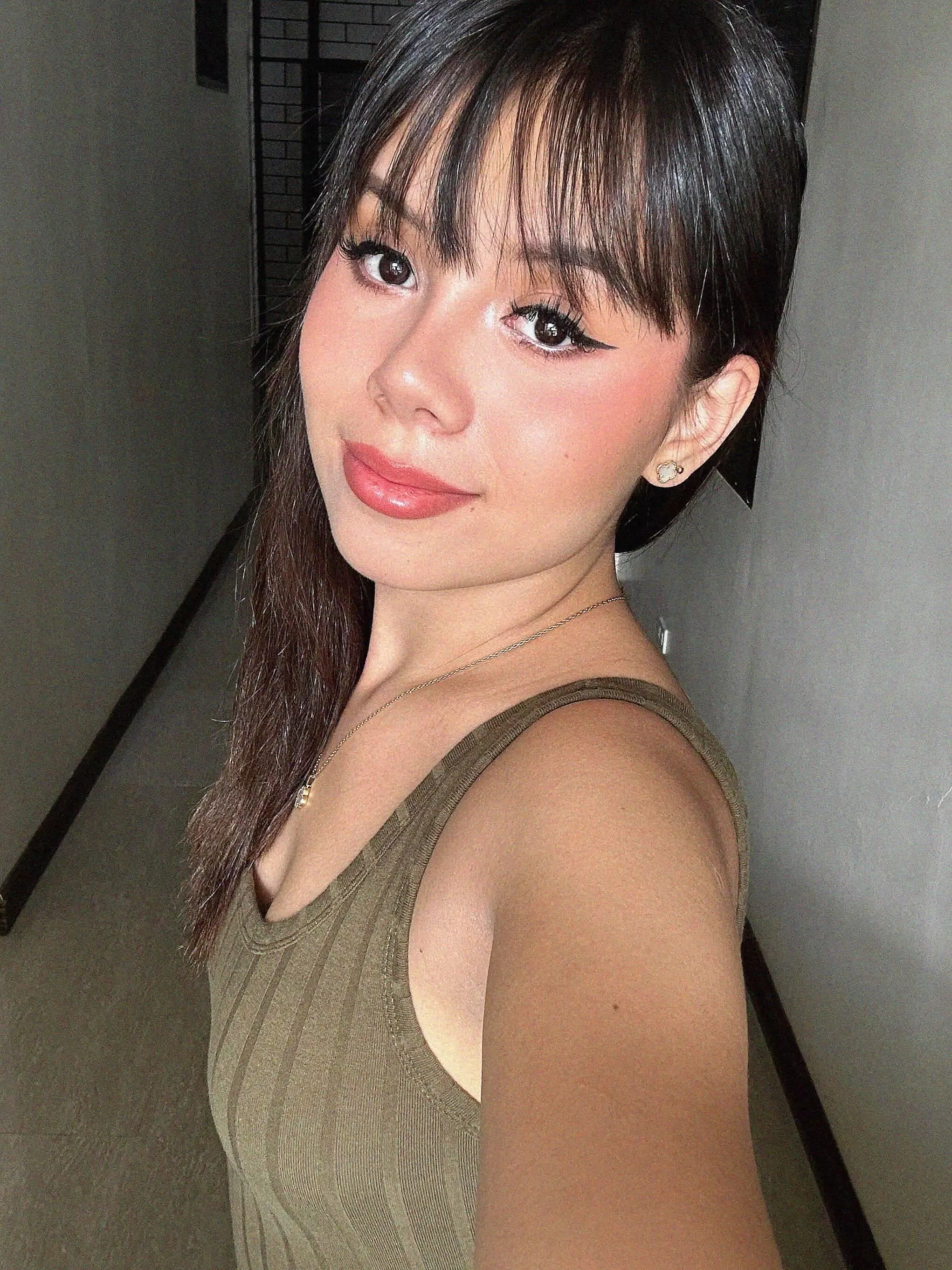 19 [F4M] single for so long, I;m really open-minded so dont be shy.. 