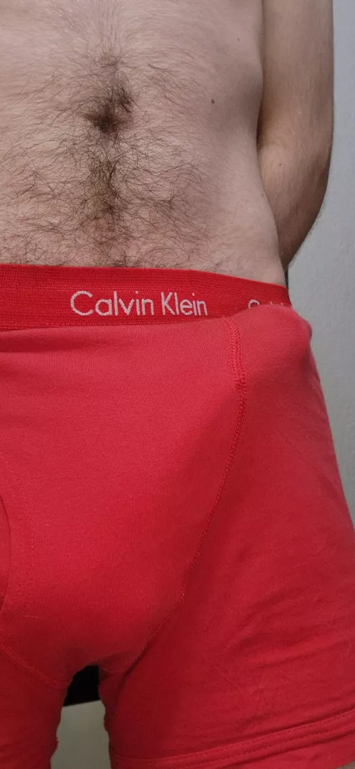 [19] I can barely keep it in my boxers😏