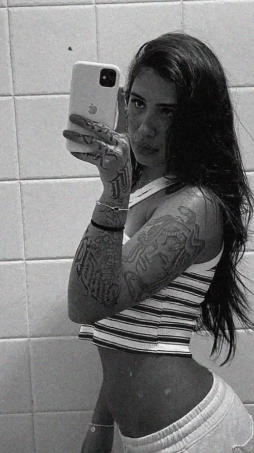 22 F4M Compliment me please, I'm gloomy right now