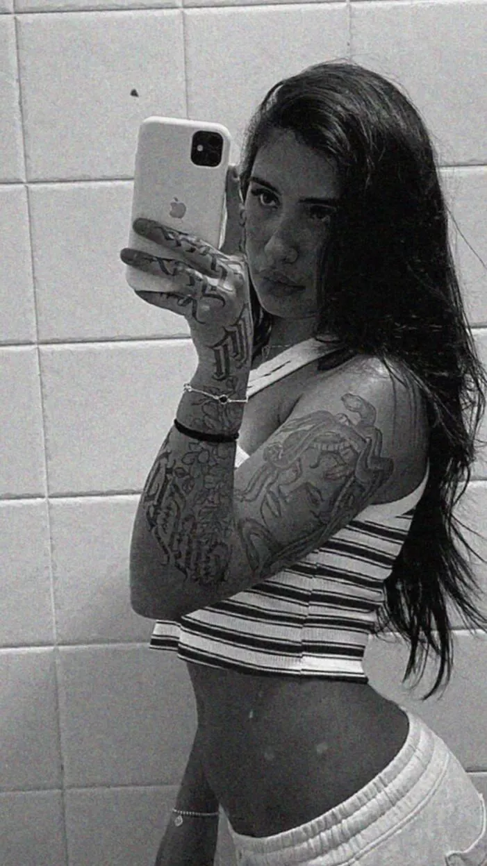 22 F4M Compliment me please, I'm gloomy right now