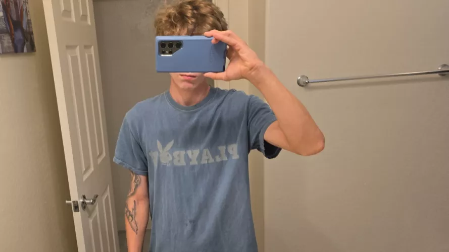 23m in Arizona, I got snap & insta. Only looking for other dudes. 