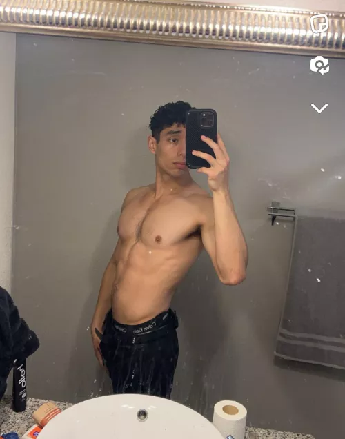 [25] 5'10 Fit/Emo male 