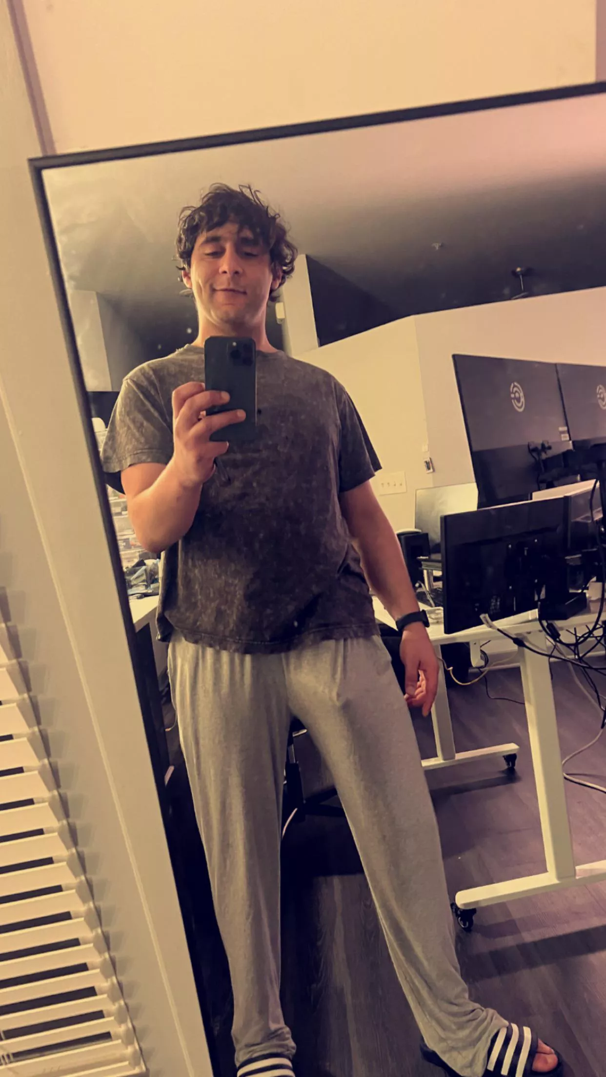 33 [M4F] #Raleigh/Cary, NC - looking for women also into kinks like CNC/freeuse, light impact play, toy use, public play, and massage. 