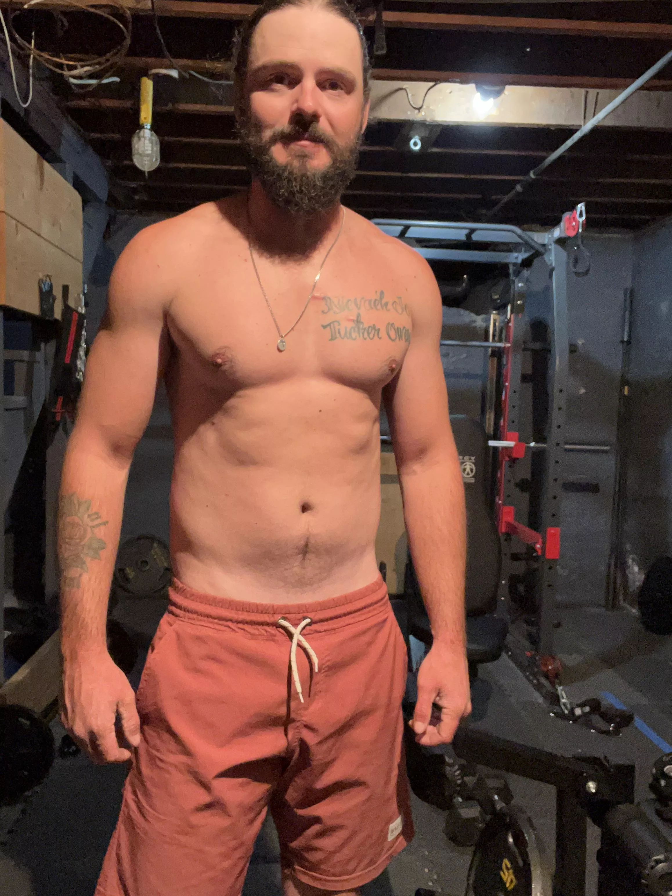 35M4F NE Montana. Trying to workout my way past my dad bod phase. 
