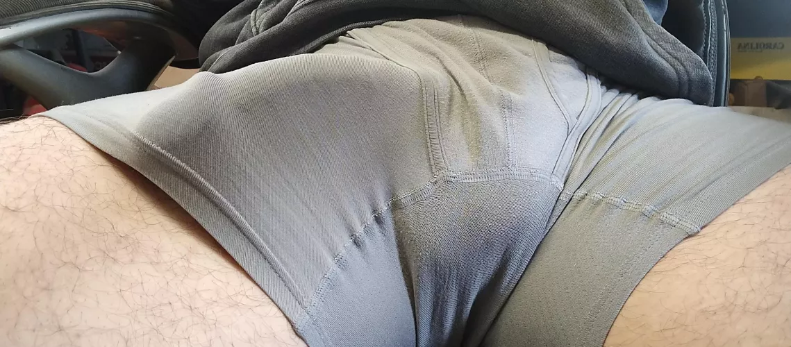 40 [M4F] NW Indiana. Bored with work. Give me a reason to leave.