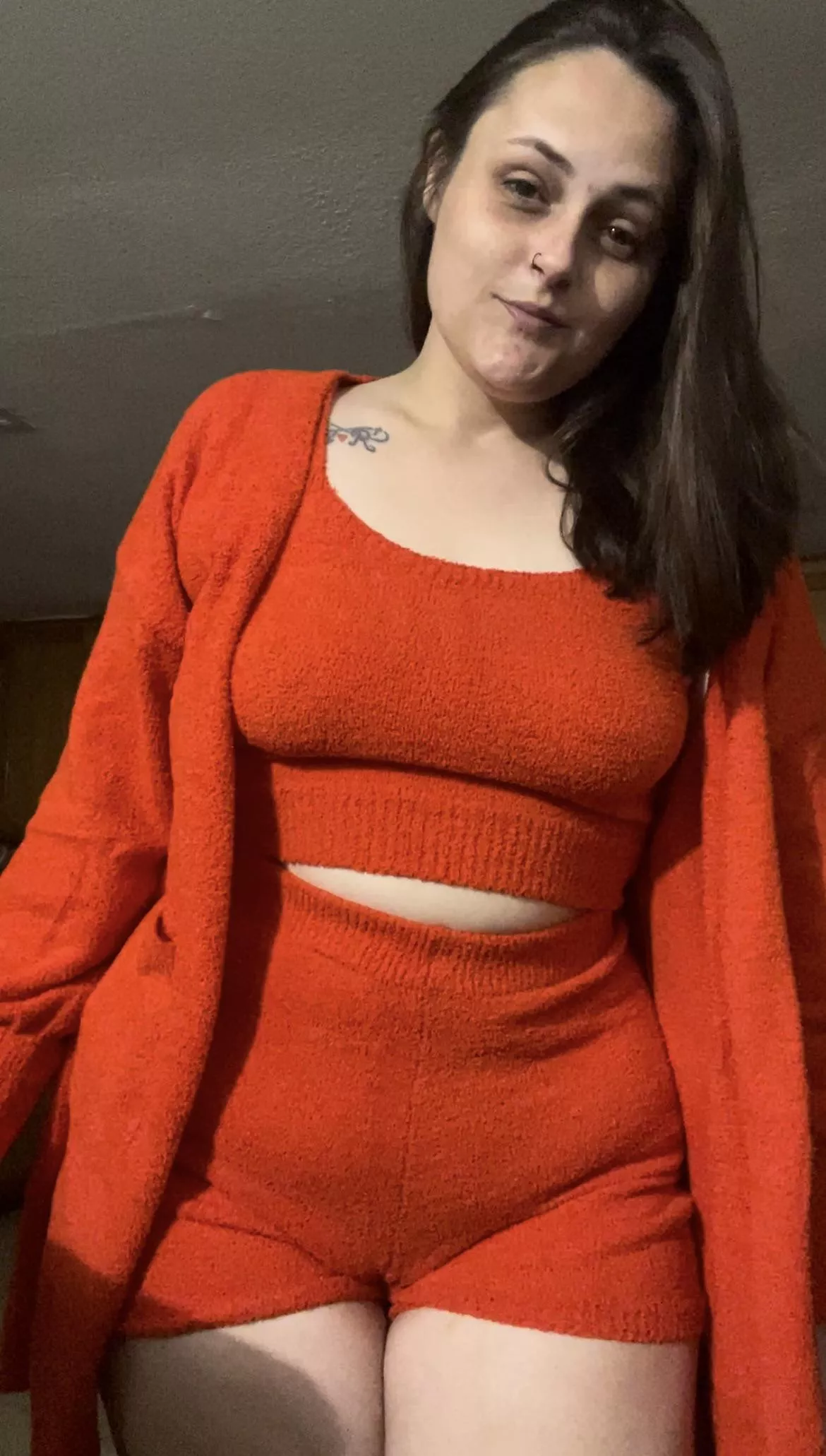 All natural, fully clothed, and no makeup on picture okay with yall? 