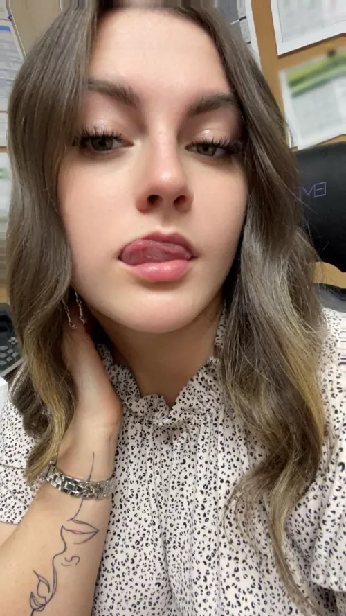 Always imagining a porno on my corporate desk😮‍💨😅