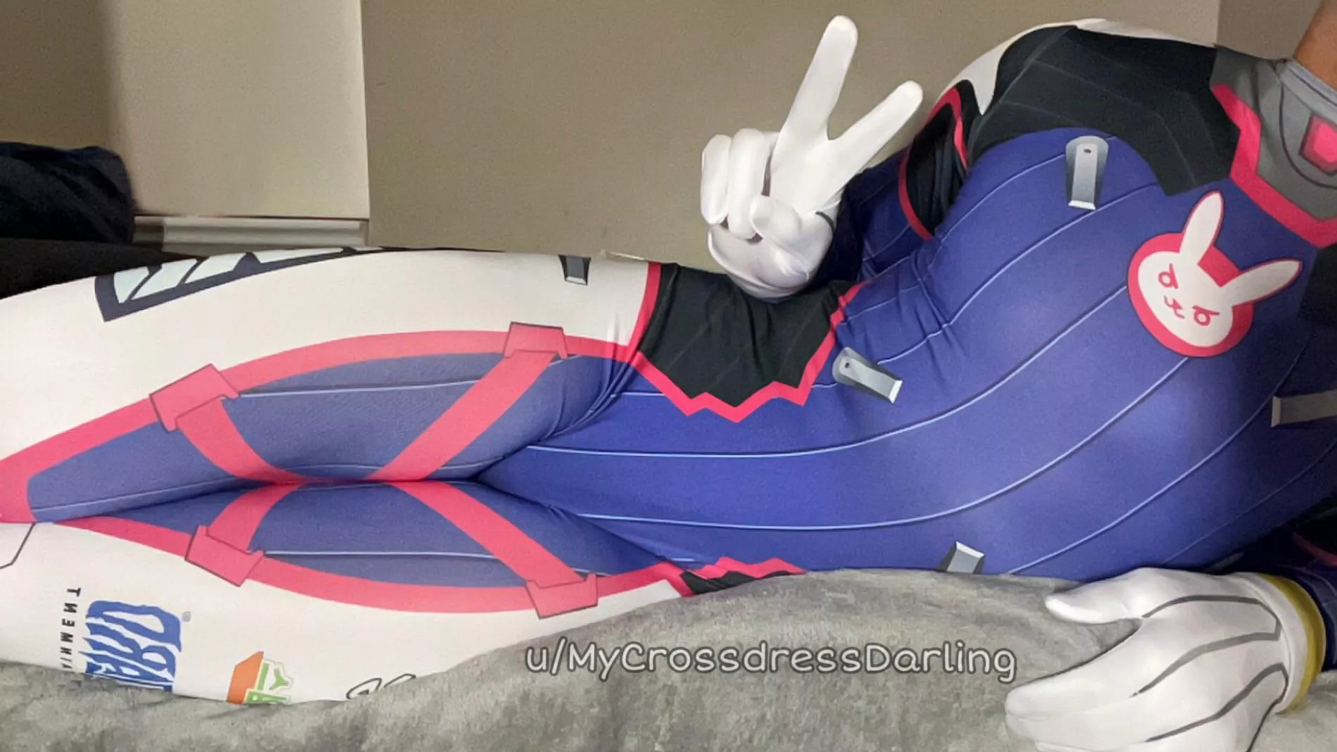 Anyone want to cosplay together?🩷