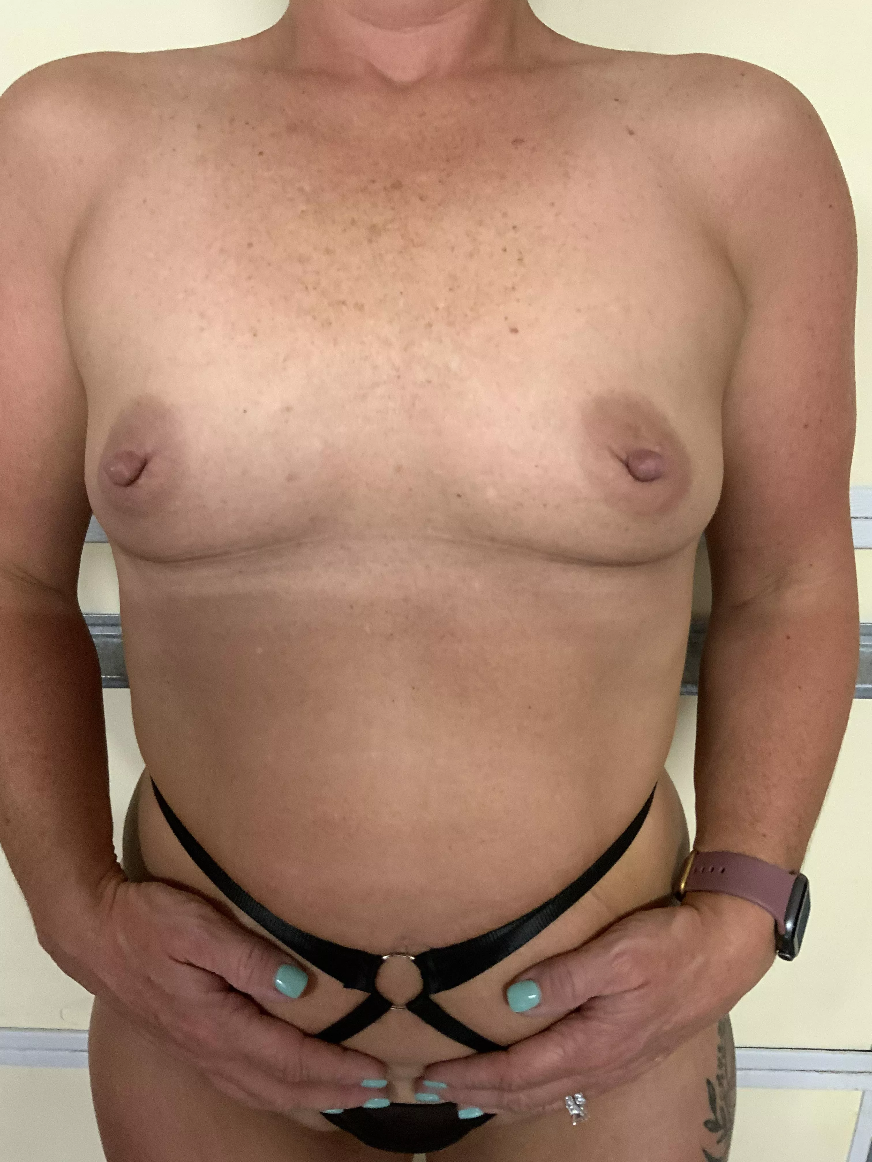 Are you enjoying these mil titties 💋