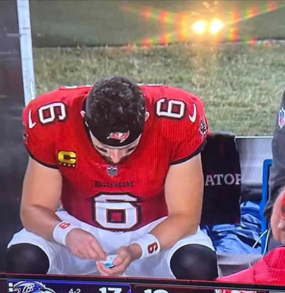 Baker Mayfield enjoying a Zyn mid-game 