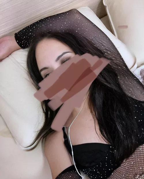 Bambi felt like posting a selfie dolled up during trance :)