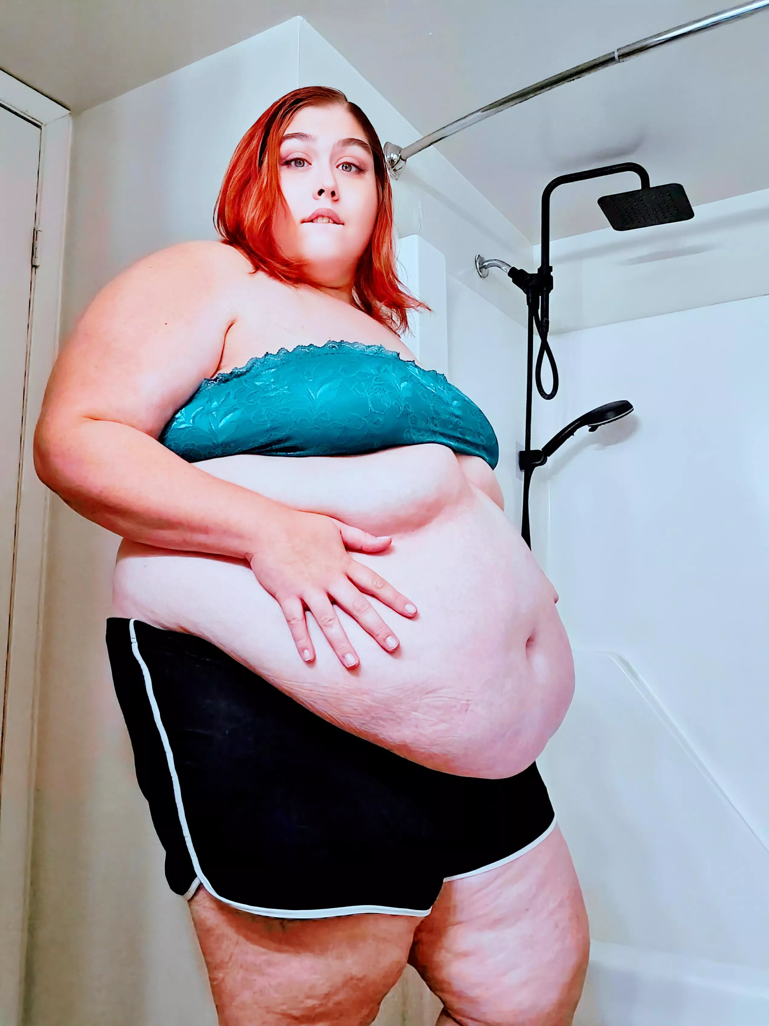 Big hungry baby girl belly! Come feed it and get a treat back! 😊