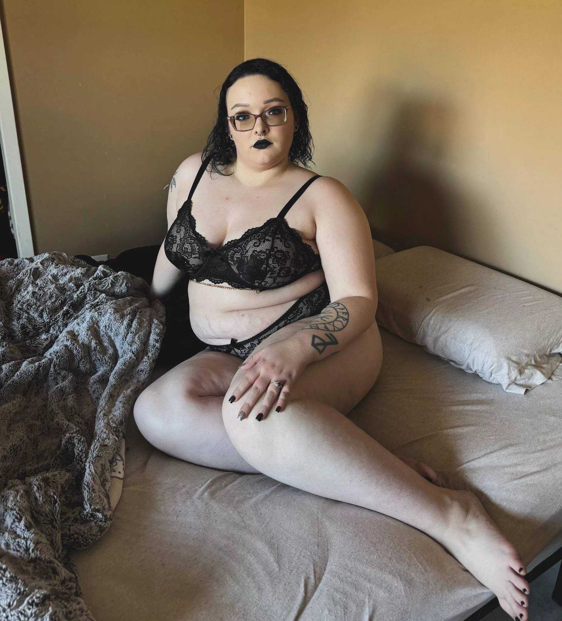 Come Join Me In Bed! I Don’t Bite (Okay, Maybe A Little.) 😜