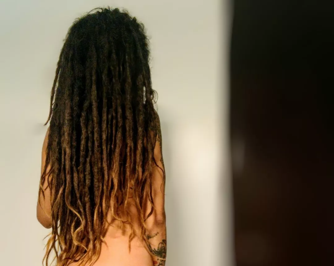 Come to me 🥂 No need to turn around, the magic is all in the mystery✨️