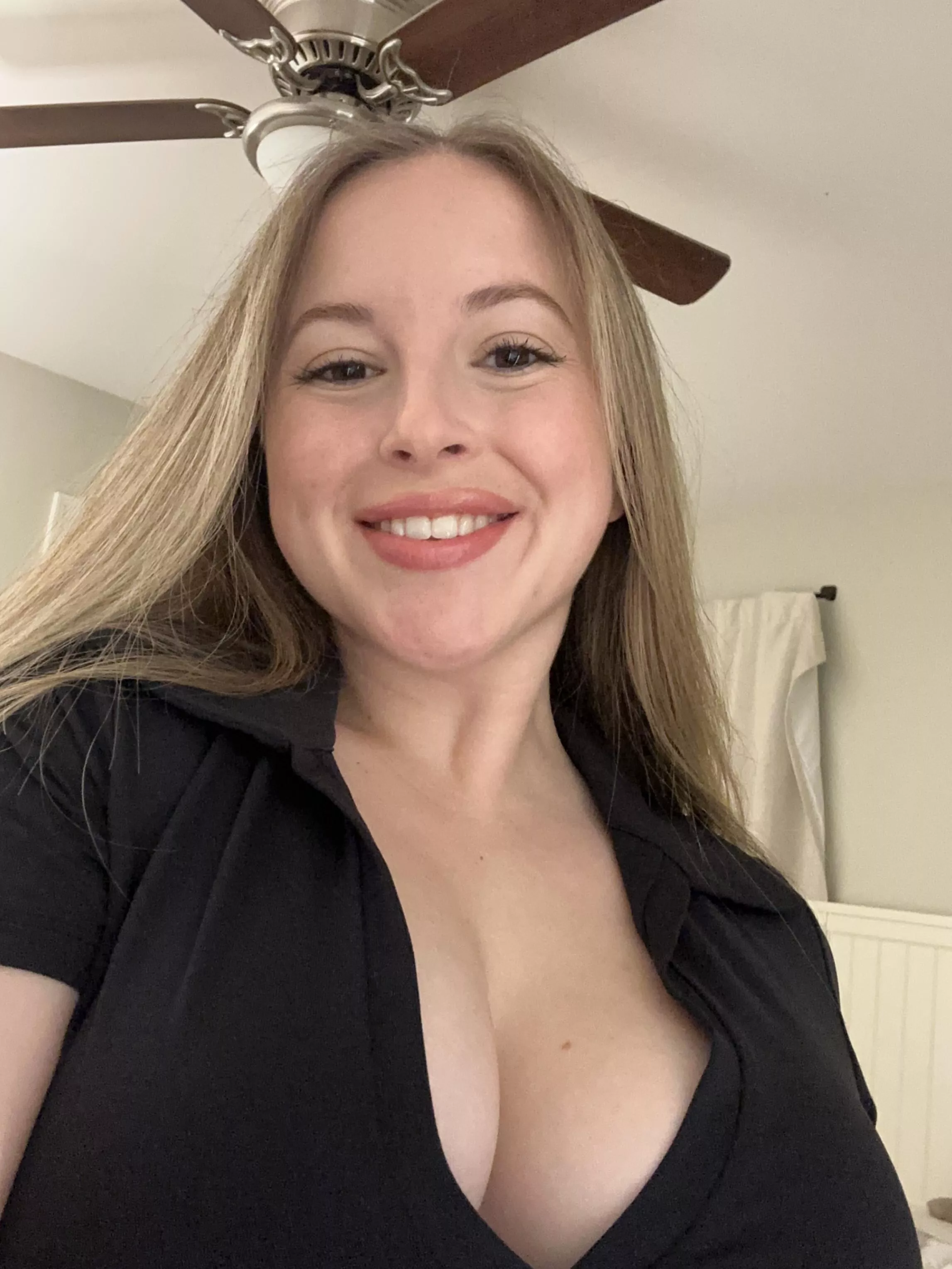 Dangerous combo: smile + deep cleavage