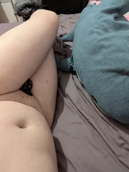 Day 22 Come cuddle between me and my plushie 