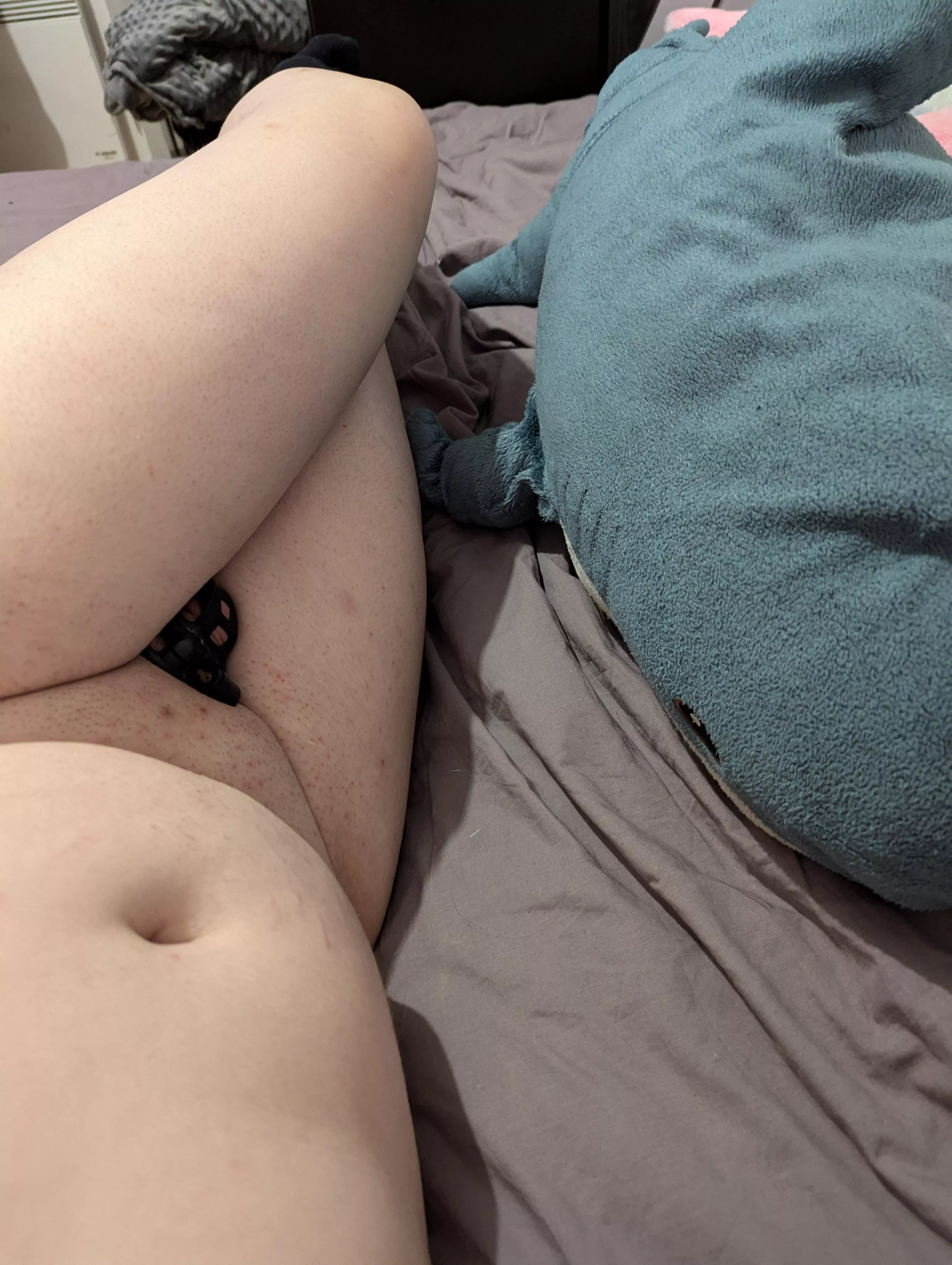 Day 22 Come cuddle between me and my plushie 