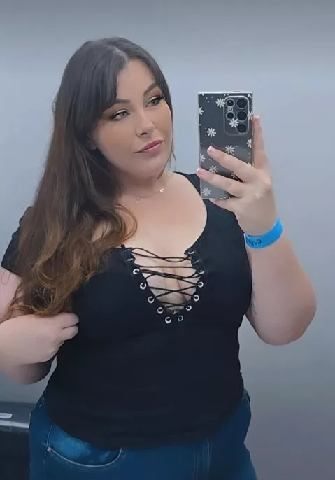 Dirty talk to me in the comments. If you can turn me on successfully, I’ll
send you a message 😈💦😚