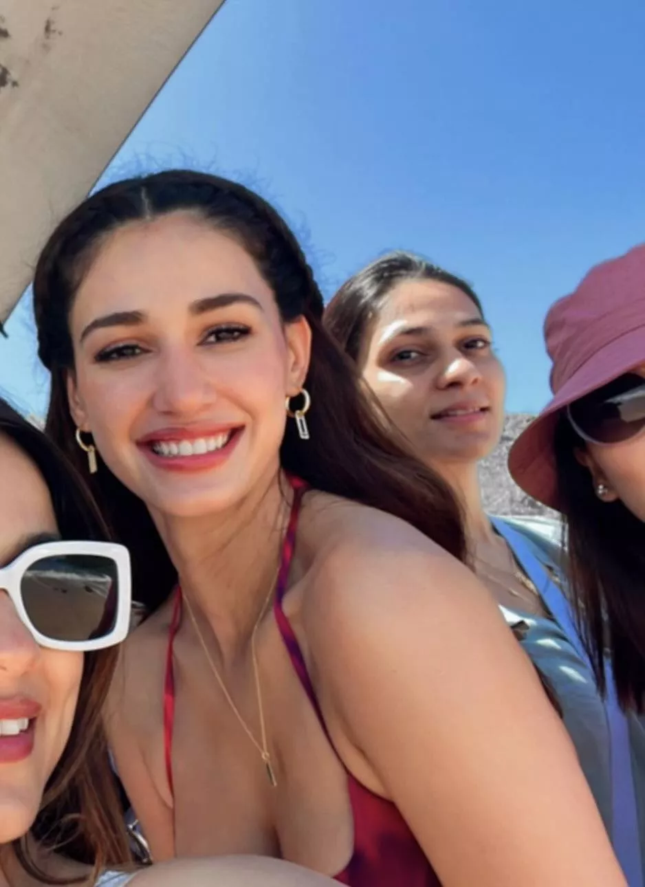 Disha Patani in bikini 😍😍