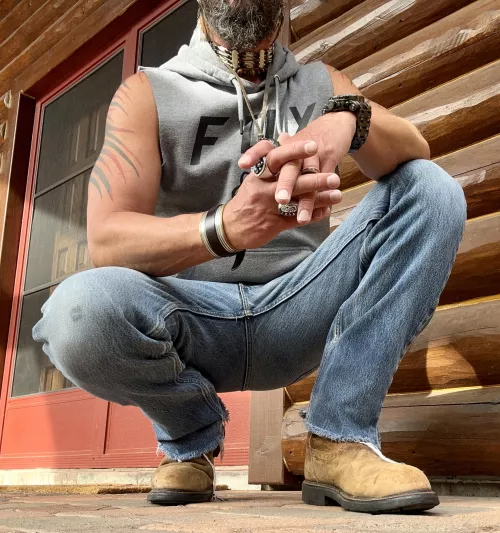 DL Chill Masculine Rugged Blue Collar Construction Dude Looking For Similar Buddy- Peace!