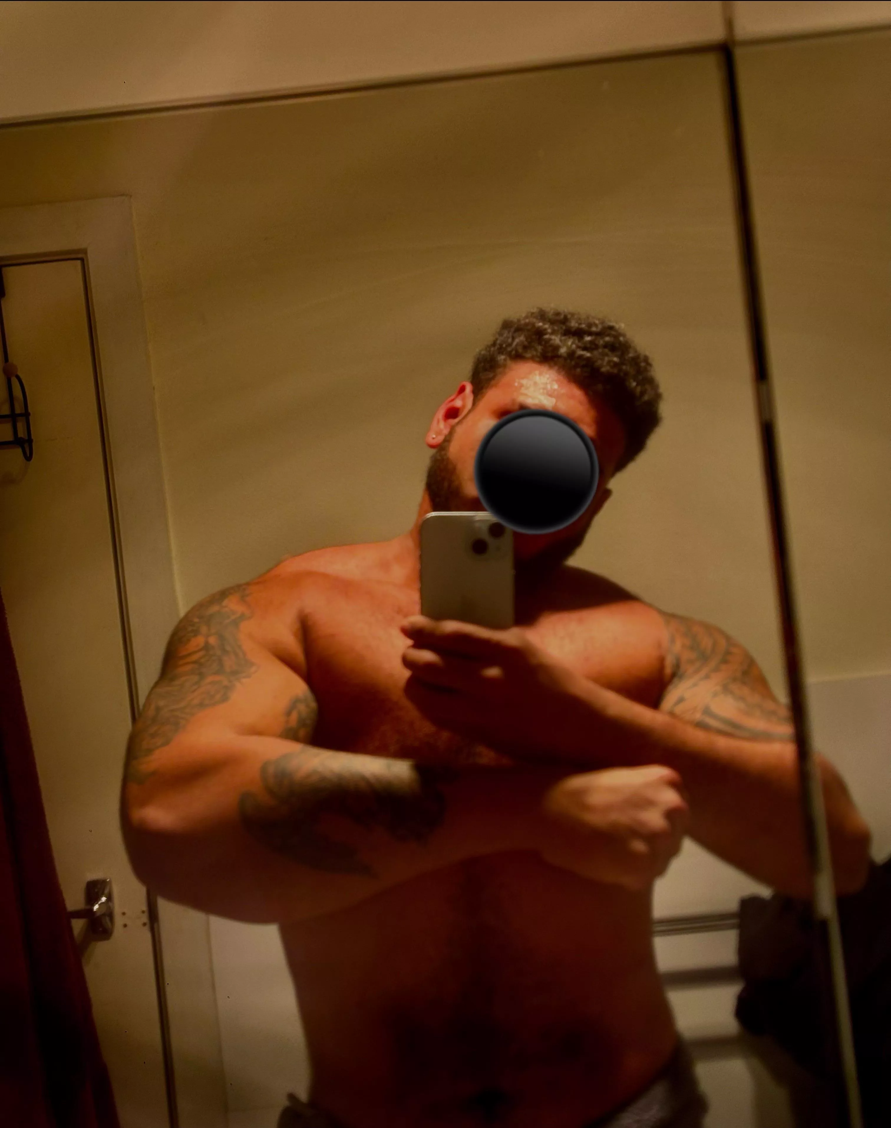 Dm me the most racially degrading you can think of 😳😵‍💫 (white girls only)