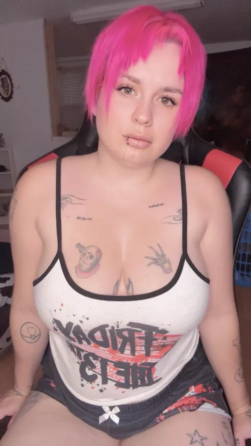 Envie de sentir ta langue tracer chaque ligne de mon corps avant de me baiser