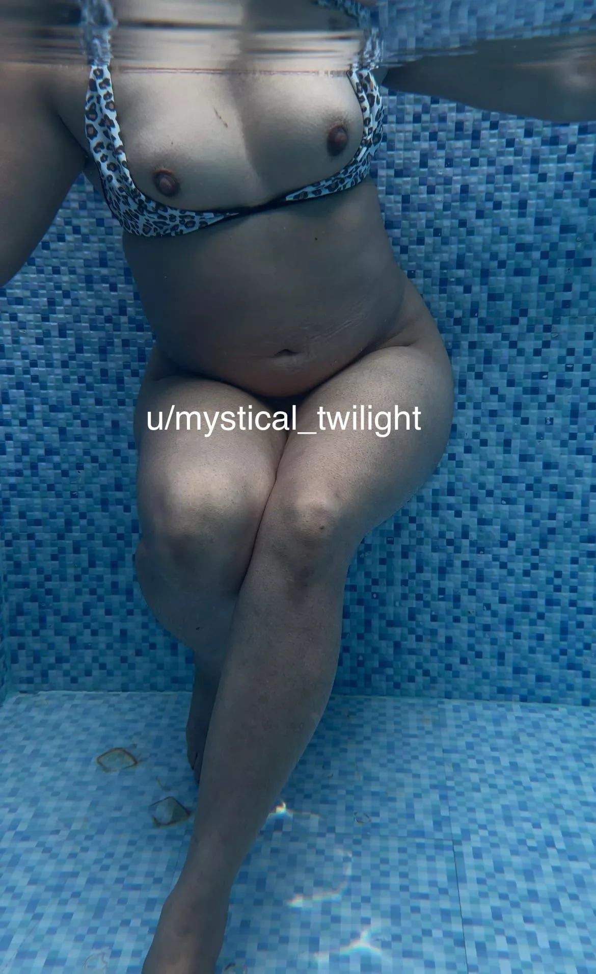 (f) Found a corner in a public pool which made me do naughty stuff like removing my panties and showing off my tits.