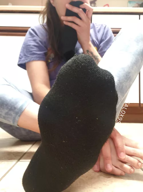 [F] Want to smell?🖤🧦