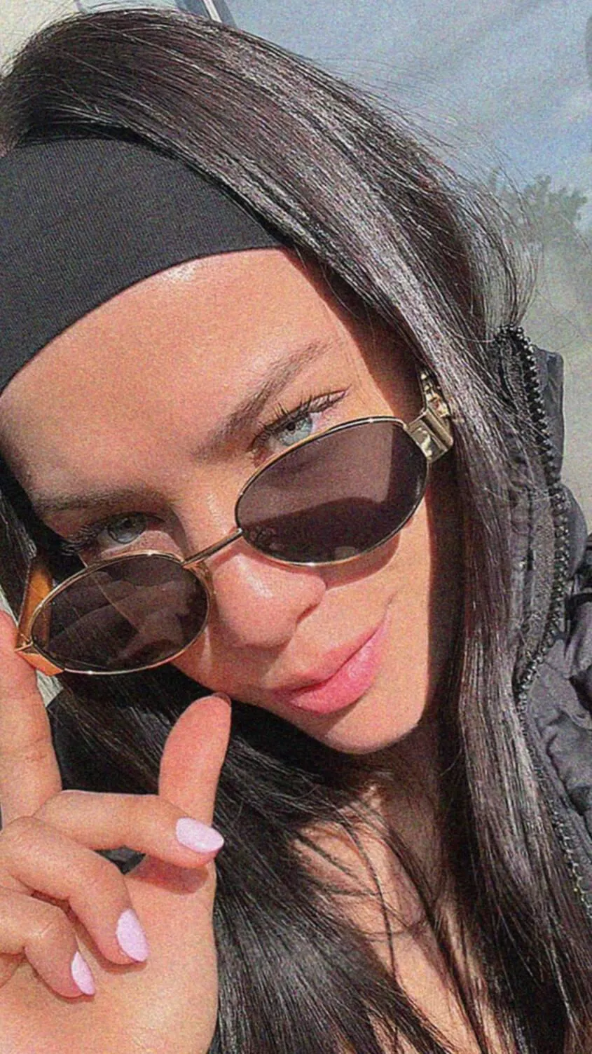 f21. Single. Just in the mood for some fun! Who’s up for chat or some playful banter. DM