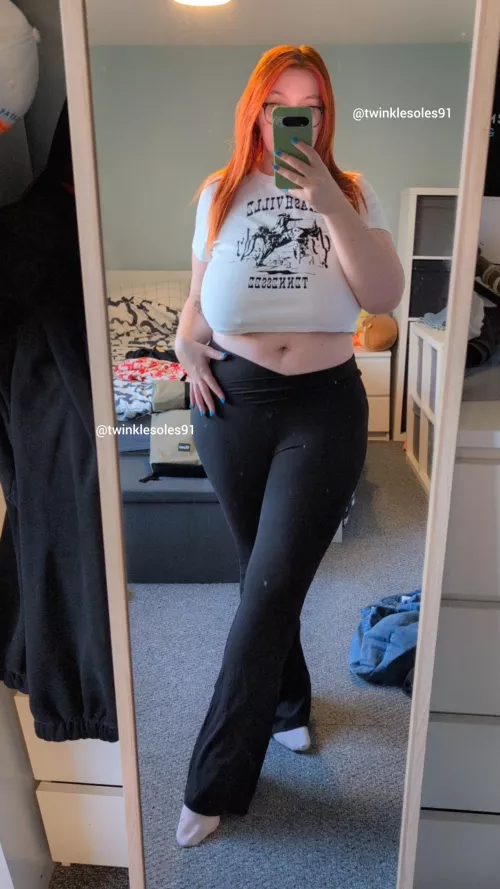 Flared yoga pants are my new favs