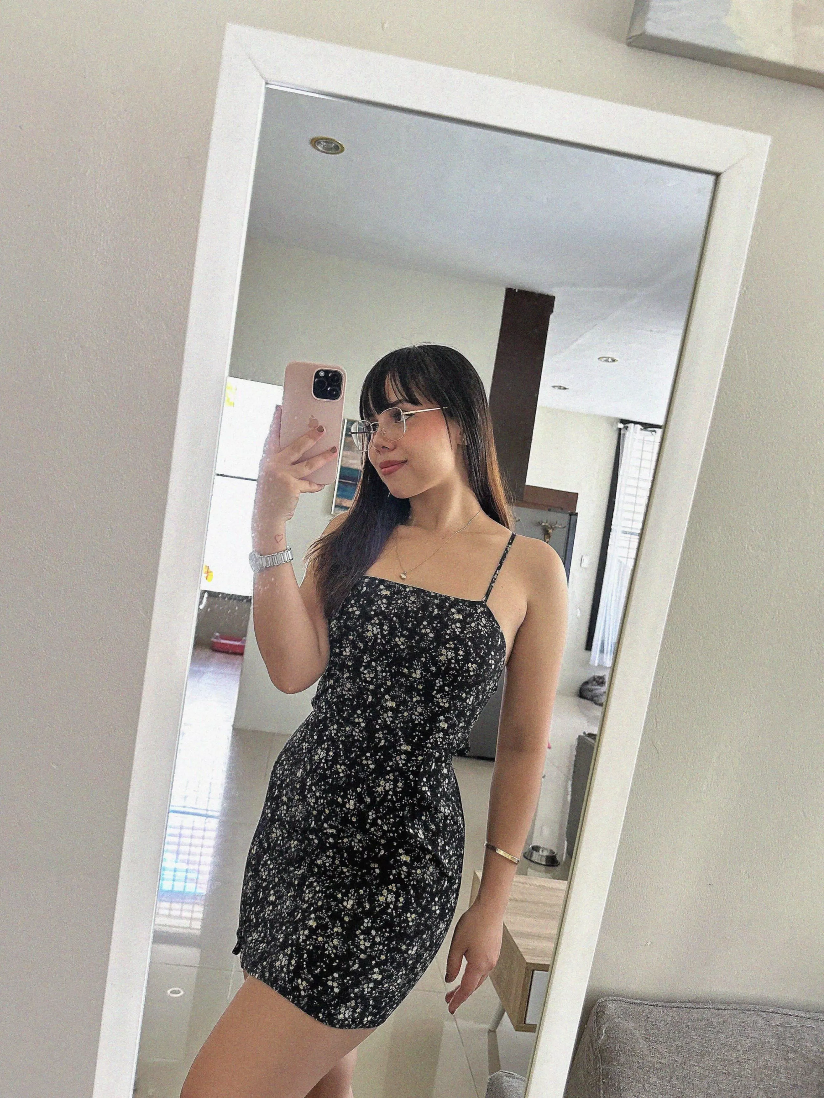 How am I supposed to hide these curves when mom made them impossible to miss? 19f