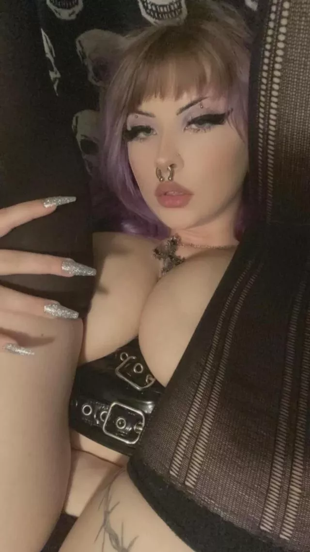 I call my goth pussy 