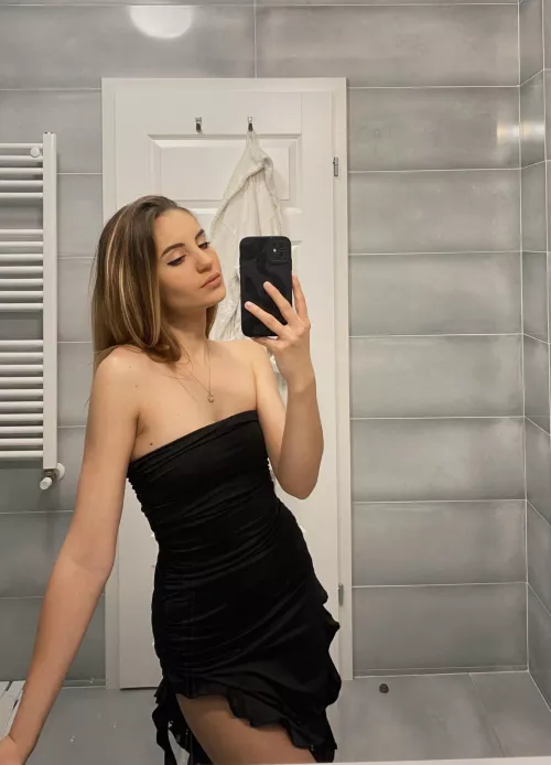 I exist for you to fund me. I exist for you to worship me and the ground i walk on. I am your god 💋🖤