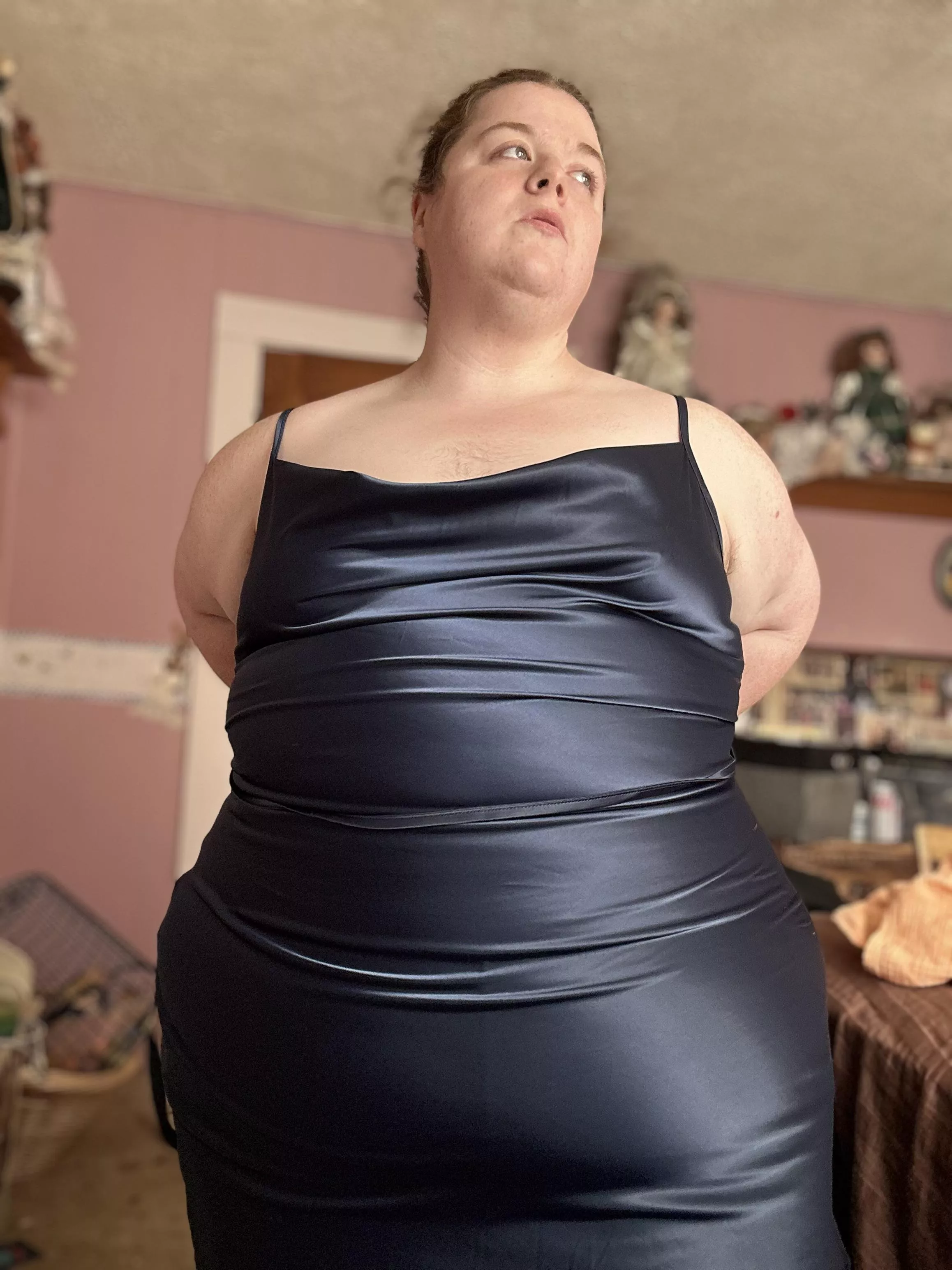 I feel like an old painting 💁🏻‍♀️🍓💋 