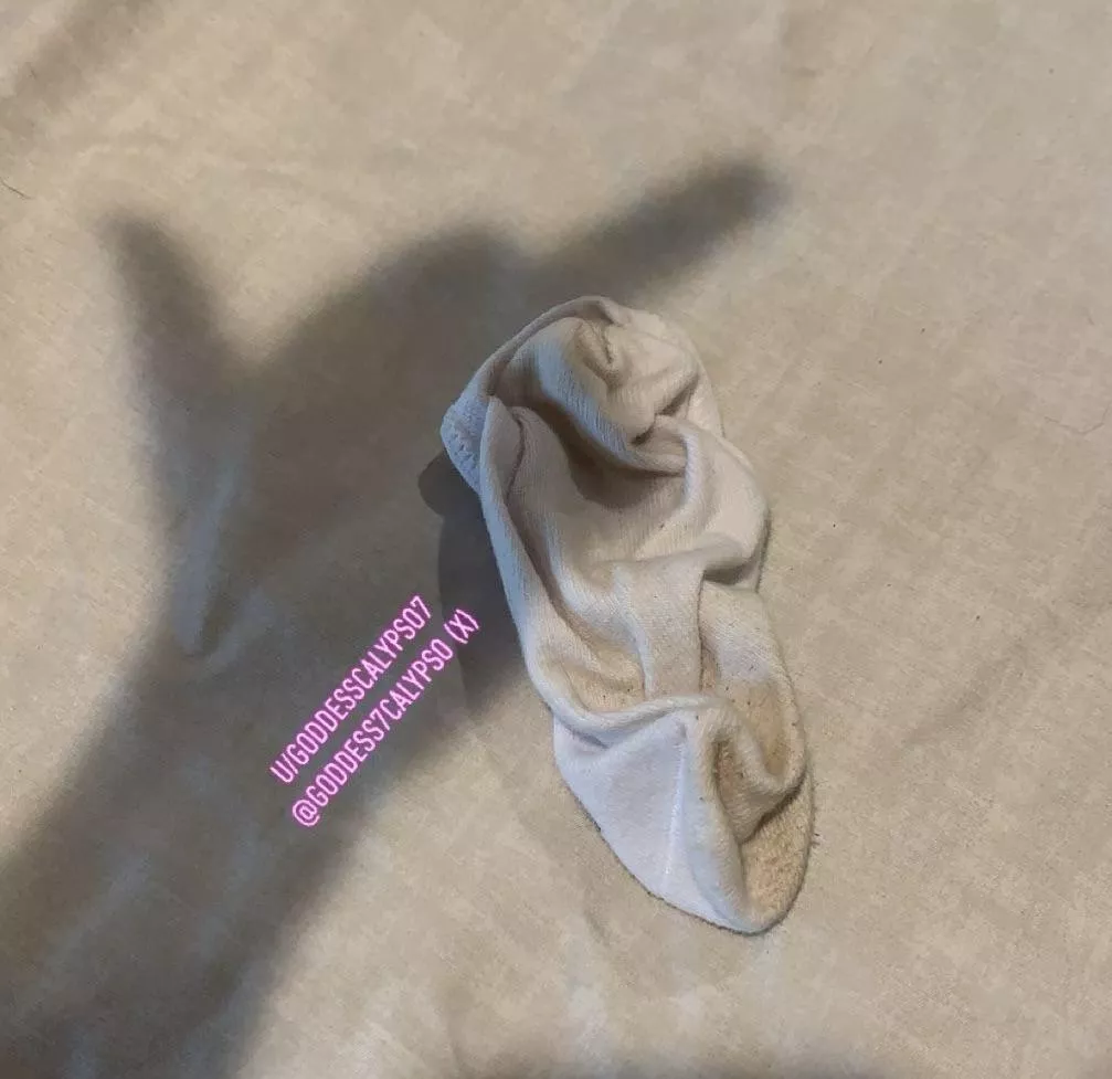 I found this sock under my bed. I know you pathetic little freaks are squirming at the sight. You know what to do 💸🖕🏽